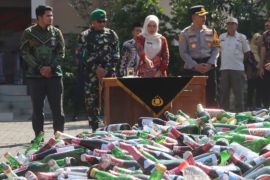 Polres Demak musnahkan 3.832 botol miras hasil operasi pekat