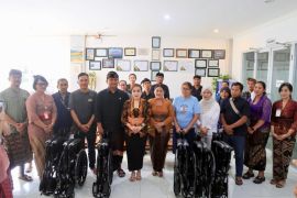 Pemkot salurkan 100 unit kursi roda untuk penyandang disabilitas fisik