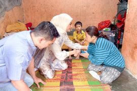 Putri Zulkifli Hasan kunjungi rumah korban banjir di Bandarlampung