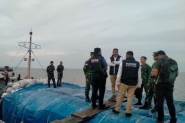 Kemenhut-TNI AL gagalkan penyelundupan 200 ton arang bakau di Riau