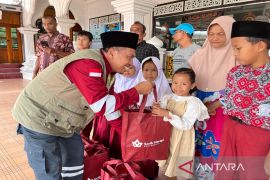 Seribu Paket Lebaran dari SMGP untuk Anak Yatim di Madina