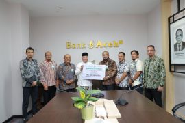Bank Aceh salurkan zakat karyawan Rp1,43 miliar melalui Baitul Mal Aceh