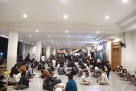 Remaja Mujahidin siapkan 1.000 porsi sahur  bagi jamaah i'tikaf di 10 malam terakhir Ramadhan