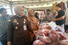 Kejari Pasaman Barat sediakan kebutuhan pokok murah bagi masyarakat