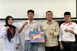 Siswa SMK Muhammadiyah 1 Bantul terima hadiah laptop