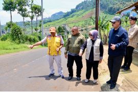 Komisi IV DPRD Jabar tinjau kesiapan jalan jelang Lebaran di Garut