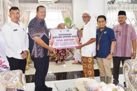 15 keluarga Pariaman terdampak bencana hidrometeorologi dapat bantuan Rp83.700.000 dari Kemensos