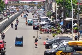 Empat mobil diderek akibat diparkir sembarangan
