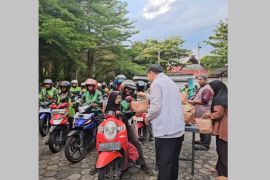 MES Kalteng berbagi berkah Ramadhan, 300 takjil dibagikan ke ojek daring