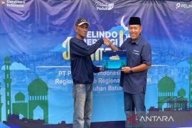 Puluhan ribu warga terima bantuan sembako dari PT Pelindo