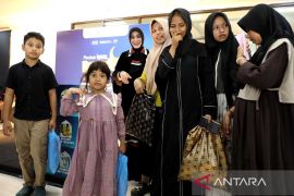 FOTO - Belanja lebaran bersama anak yatim