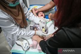 Rumor medsos picu keengganan vaksinasi