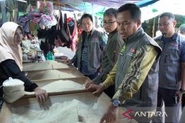 Sejumlah komoditas alami lonjakan harga di Banjarmasin tapi stok aman