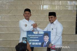 Ketua Komisi II DPR RI serahkan program LSDP senilai Rp150 miliar untuk Banjarmasin