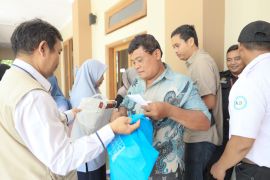 UMS bagikan bingkisan untuk ratusan tenaga outsourcing dan harian lepas