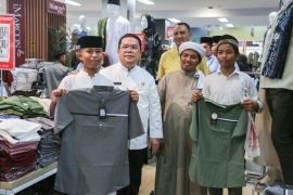 Anak yatim di Siantar diajak ke mall, bebas berbelanja keperluan lebaran