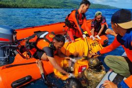 SAR gabungan menemukan korban kedua sampan terbalik di Flores Timur NTT