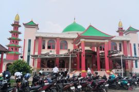 Masjid Cheng Ho Palembang ramai dikunjungi wisatawan selama Ramadhan