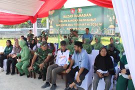 TNI hadir bantu masyarakat penuhi kebutuhan pangan jelang Idul Fitri