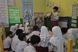 Langkah Kecil, Harapan Besar: Menghidupkan Tawa di Kelas 3 SDN Manangga