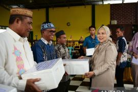 Wagub Gorontalo salurkan bantuan ikan untuk LKSA