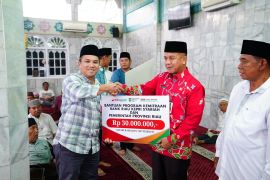 Komitmen CSR BRK Syariah di Bulan Ramadan, Salurkan Bantuan Rp30 Juta Untuk Masjid Al-Ikhlas