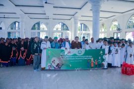 OJK NTB salurkan paket berbuka puasa di Ponpes Nurul Hikmah Langko Lombok Barat