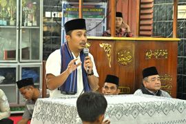 Safari ramadan di Pesisir Selatan, Wagub Vasko salurkan bantuan untuk dua masjid