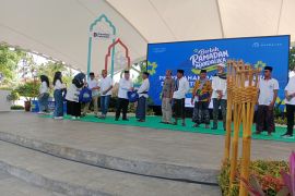 Warga di tujuh desa penyangga Mandalika dapat paket sembako