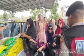 Polres Tanah Bumbu sediakan 1.000 paket sembako murah jelang lebaran
