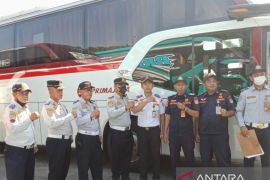 Arus mudik, Terminal Kalideres lakukan tes urine para sopir
