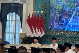 Prabowo praises disaster task force for hard work