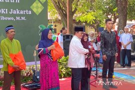 Pramono tinjau pelaksanaan program pasar murah di Pulau Pramuka