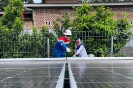 Energi surya hidupkan kemandirian ekonomi perempuan di Desa Sukakarya