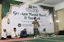 Alfamidi-Unilever salurkan perlengkapan kebersihan ke 100 masjid