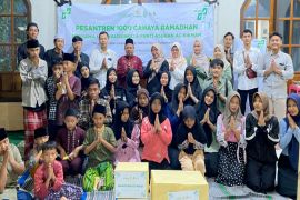 Mahasiswa penerima Beasiswa Cendekia Baznas UIN Walisongo berbagi inspirasi di Panti Asuhan Al Hikmah