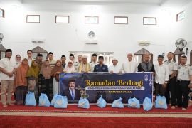 Menteri Imigrasi dan Pemasyarakatan saluran 2.000 paket sosial untuk nazir di Medan