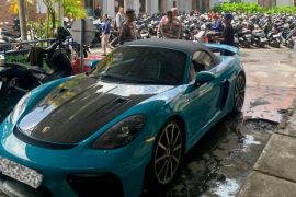 Aksi ugal-ugalan turis Rusia di Nusa Dua berakhir ditilang polisi