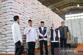 Wagub Kepri imbau warga tak belanja berlebihan, stok bahan pangan aman