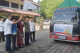 Bulog NTB menyalurkan bantuan beras dan minyak goreng untuk 851.131 keluarga