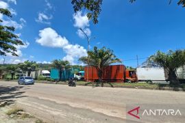 Tunggu masuk Pelabuhan Ciwandan, antrean truk tujuan Sumatera mengular