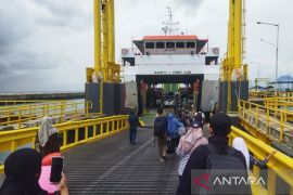 ASDP Tanjungkalian Babel layani 927 penumpang menuju Sumatra