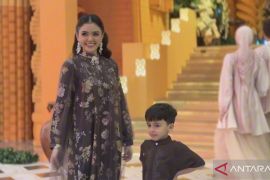 Inspirasi busana lebaran 2026, dari mahogani hingga butter yellow