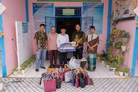 PT SBS salurkan perlengkapan shalat dan sembako ke panti asuhan, ponpes dan marbot di Muara Enim