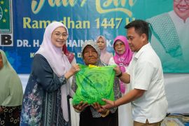 Rustini Muhaimin salurkan bantuan guna perkuat solidaritas di Ramadhan