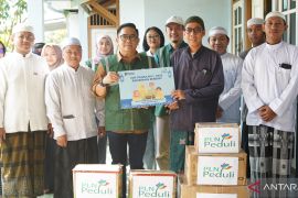PLN serahkan bantuan sembako EVP ke TPQ Darul Amanah