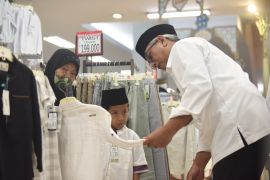 Pemkot Kediri dan Baznas fasilitasi anak yatim belanja baju Lebaran