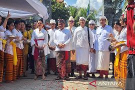 Pramono Anung hadiri Upacara Melasti di Pure Segera sambut Hari Nyepi