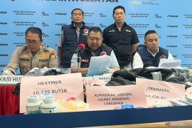 Polisi sita 28.243 butir obat keras dari toko kelontong di Jagakarsa