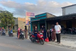 Paskibra SMKN 1 Braja Selebah gelar buka bersama dan berbagi takjil untuk warga
